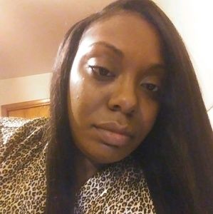 Meet your Posher, Devona